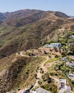 Exclusive Coastal Opportunity: Paseo Miramar Land Parcels for Sale in Pacific Palisades | Populer Platform
