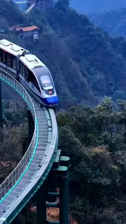 Explore China's Dajue Mountain Cliff Train: A Unique Monorail Experience | Populer Platform